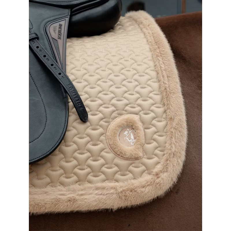 Tapis de selle Plaited Fake Fur dressage Kentucky