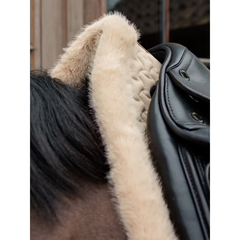 Tapis de selle Plaited Fake Fur dressage Kentucky