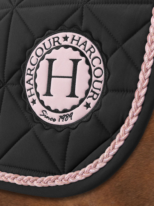 Tapis de selle Suze CSO Octobre Rose Harcour Tapis de selle Suze CSO Octobre Rose Harcour