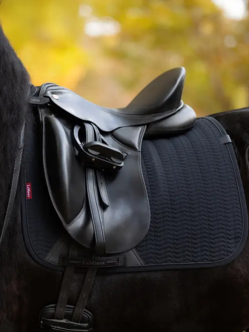 Tapis Square Dressage Essence LeMieux Tapis Square Dressage Essence LeMieux