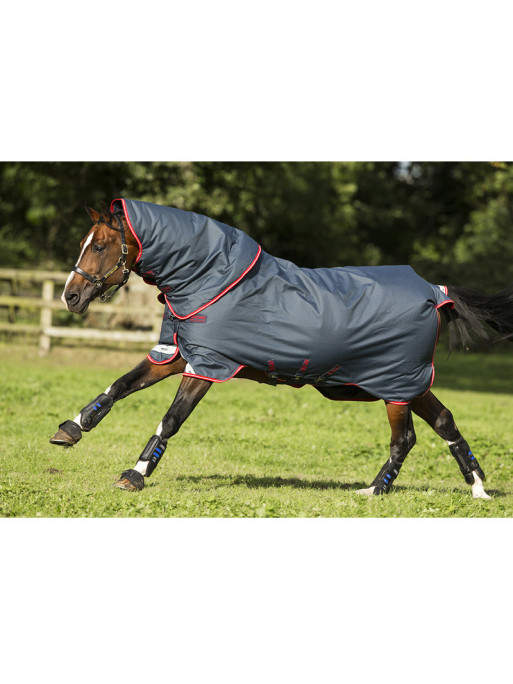 Couverture Amigo Bravo 12 Plus Horseware marine et rouge Couverture Amigo Bravo 12 Plus Horseware marine et rouge