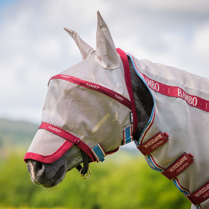 Masque anti-mouches Rambo Plus Horseware blanc cerise bleu 1